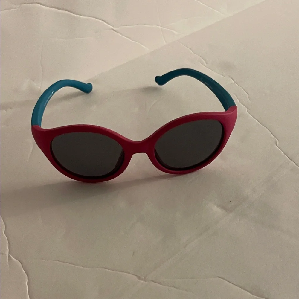 Speedo Vibrant Pink and Blue Sunglasses. Polarized lens, floating frame, age 3